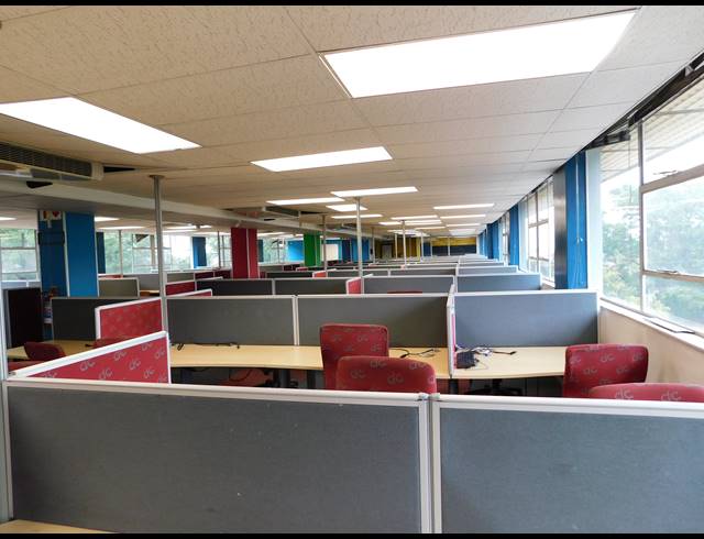 1,380M² OFFICE TO LET IN FERNDALE